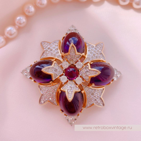 JOMAZ Брошь «Пурпурная звезда: мальтийский крест » JOMAZ Брошь «Пурпурная звезда: мальтийский крест »