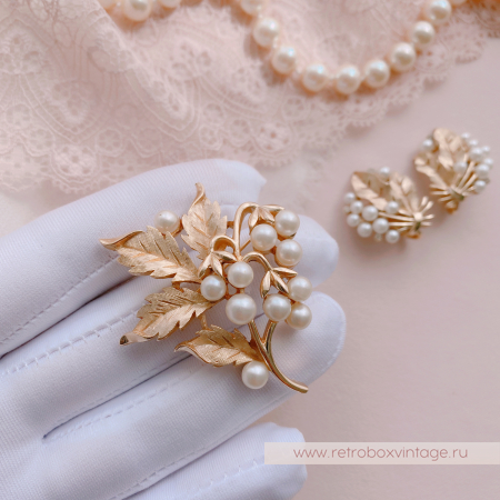 TRIFARI Брошь «Жемчужная земляника»