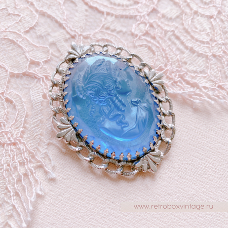 WHITING AND DAVIS Комплект «Секрет Афродиты: голубые камеи» брошь и клипсы