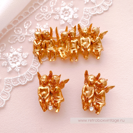 Брошь продаётся отдельно - 