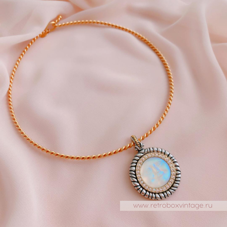 KIRKS FOLLY Кулон на гривне «Свет луны»