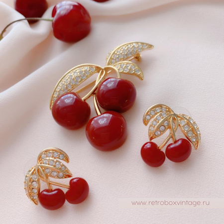 JOAN RIVERS Комплект «Спелые вишни»