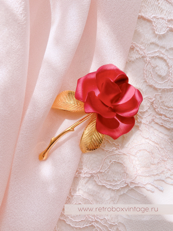 CERRITO Брошь "Символ любви: красная атласная роза" (версия 1)