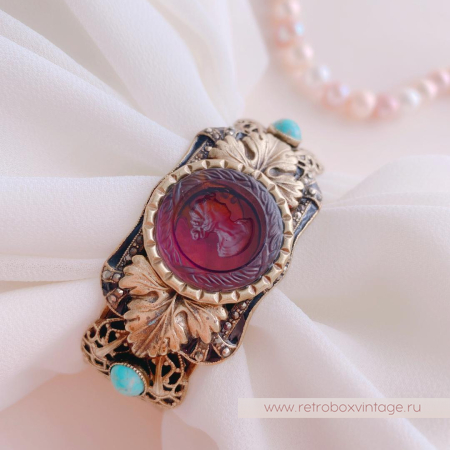 SWEET ROMANCE Браслет-каф с инталией "Богиня Афродита: аметист"