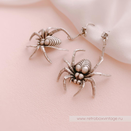 SWEET ROMANCE Серьги «Серебристый паучок»