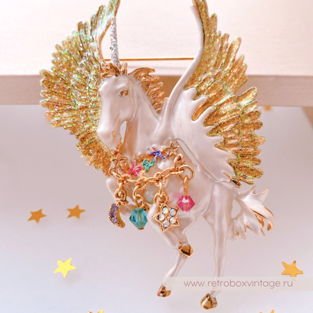KIRKS FOLLY Брошь "Белый единорог с золотыми крыльями"