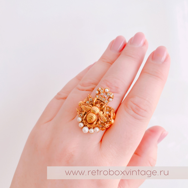 ASKEW LONDON Кольцо "Имперская пчела с короной и жемчугом"