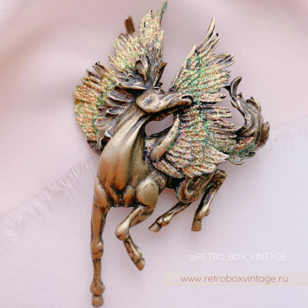 JJ / JONET JEWELRY Брошь «Крылатый пегас: золотистый в бронзе»