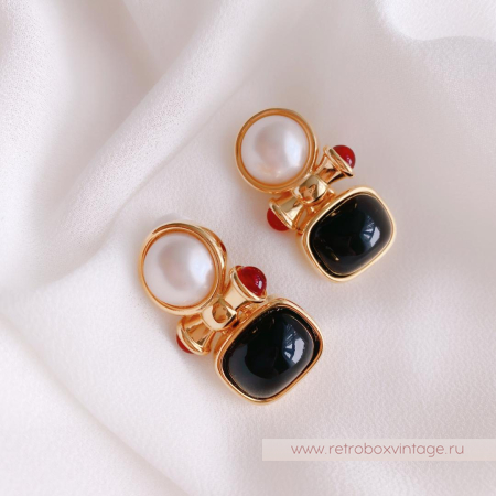 JOAN RIVERS Клипсы «В стиле Шанель: черно-белые»