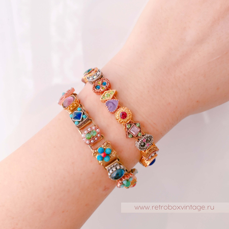 Можно носить парой с другими браслетами марки