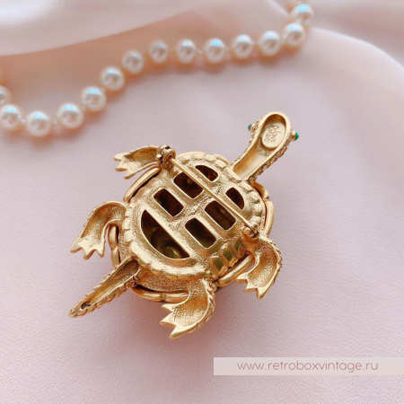 JOAN RIVERS Брошь "Мудрая черепаха" эмаль с кристаллами