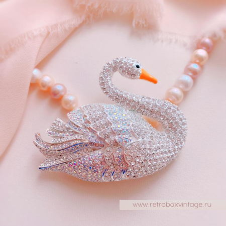 JOAN RIVERS Брошь «Белая лебедь»