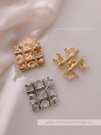 SWAROVSKI Брошь «Крестики-нолики: серебро»