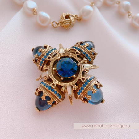 BENEDIKT N.Y. Брошь «Мальтийский крест сапфир»