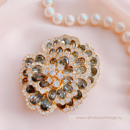 CINER Брошь «Дымчатая фиалка»