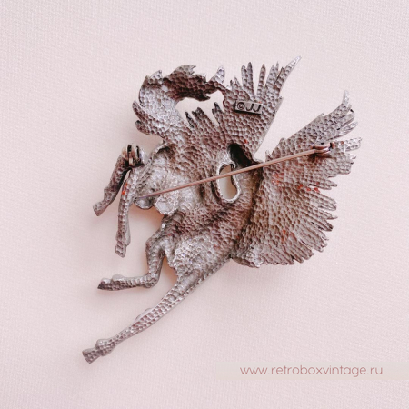 JJ / JONET JEWELRY Брошь «Крылатый пегас: лавандовый серебро»