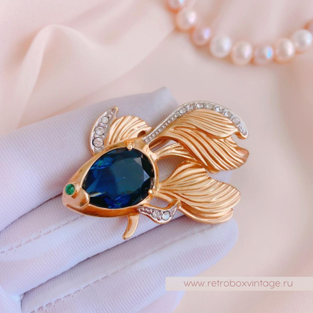 NO NAME Брошь «Золотая рыбка с синим кристаллом» NO NAME Брошь «Золотая рыбка с синим кристаллом»
