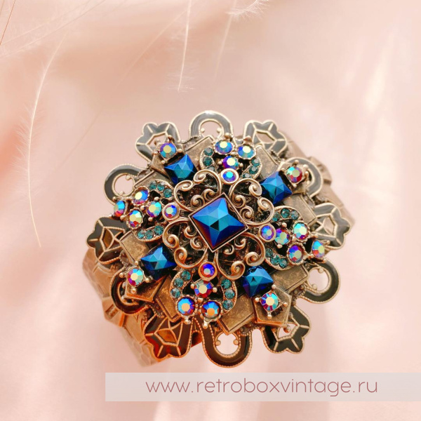 SWEET ROMANCE Браслет-каф «Кассиопея: крест с кристаллами павлин» SWEET ROMANCE Браслет-каф «Кассиопея: крест с кристаллами павлин»