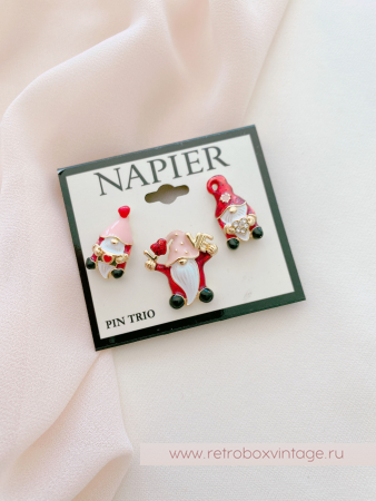 NAPIER Трио брошей-пин «Гномики с сердечками»