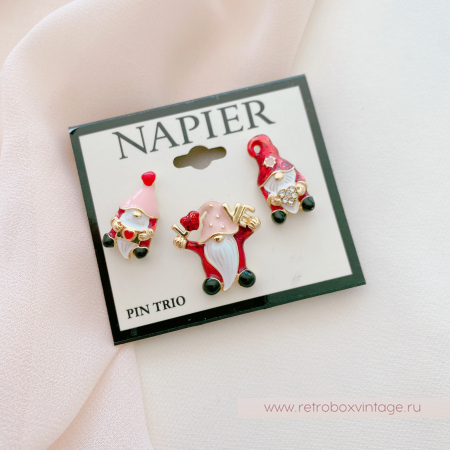 NAPIER Трио брошей-пин «Гномики с сердечками»