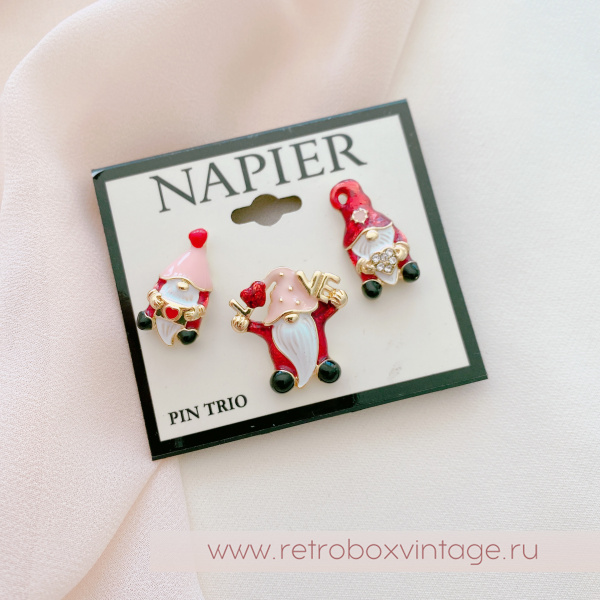 NAPIER Трио брошей-пин «Гномики с сердечками»
