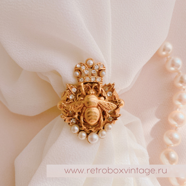 ASKEW LONDON Кольцо "Имперская пчела с короной и жемчугом"
