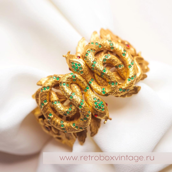 ASKEW LONDON Кольцо «Секрет Клеопатры: с зеленым кристаллом»