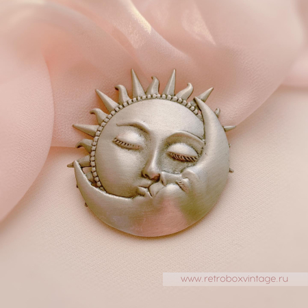 JJ / JONET JEWELRY Брошь "Поцелуй луны и солнца: серебро"
