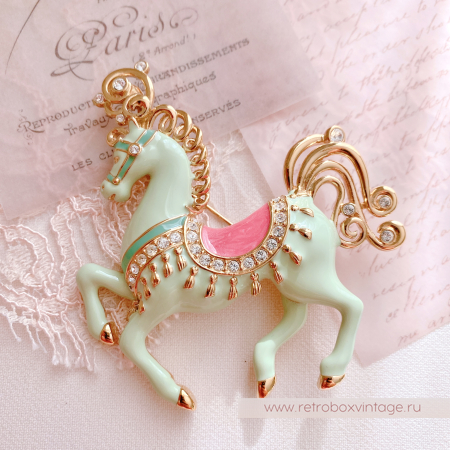 BOB MACKIE Брошь «Царская лошадь: мятная»