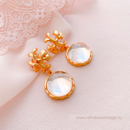 TORY BURCH Серьги-пусеты «Роксана: бежево-нюдовые кабошоны»