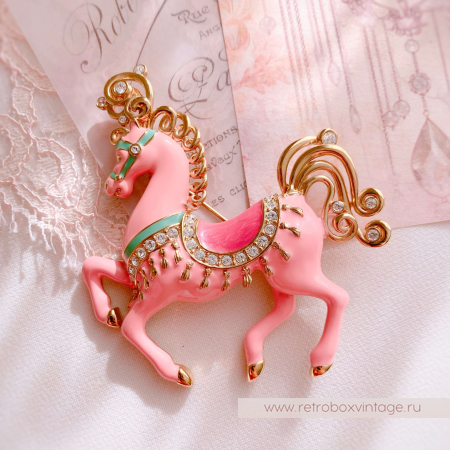 BOB MACKIE Брошь «Царская лошадь: розовая»