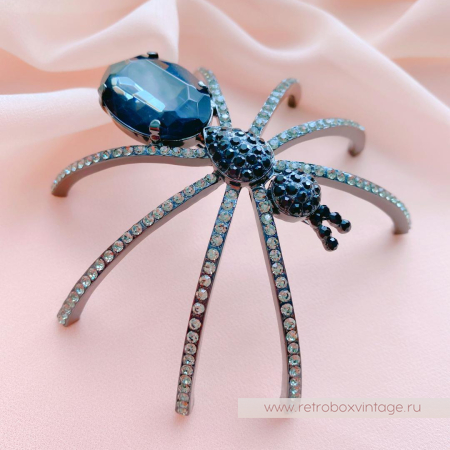 BUTTLER AND WILSON Брошь «Дымчатый паучок на удачу»