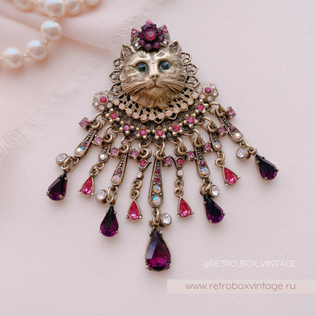 SWEET ROMANCE Брошь «Королева кошек: розово-пурпурные кристаллы»