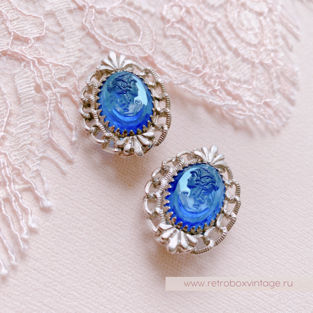 WHITING AND DAVIS Комплект «Секрет Афродиты: голубые камеи» брошь и клипсы