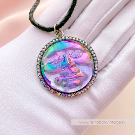 KIRKS FOLLY Кулон на кожаном шнуре "Лунная гладь: пурпурная водяная луна в серебре"