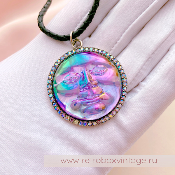 KIRKS FOLLY Кулон на кожаном шнуре "Лунная гладь: пурпурная водяная луна в серебре"