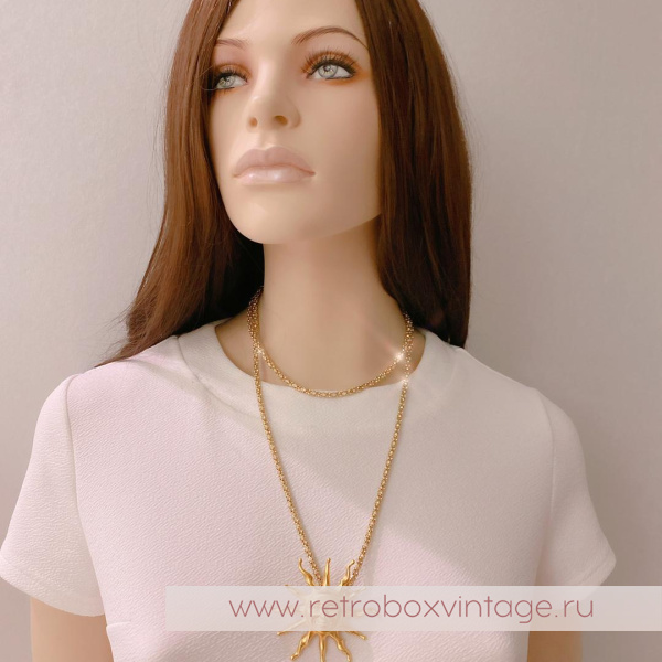 Пример как можно носить брошь на цепочке, цепь в цену не входит