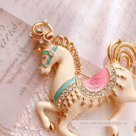 BOB MACKIE Брошь «Царская лошадь: кремовая»