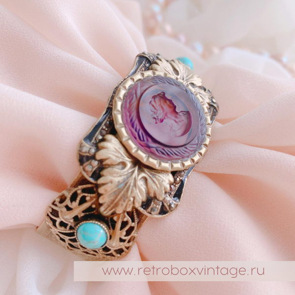 SWEET ROMANCE Браслет-каф с инталией "Богиня Афродита: аметист"