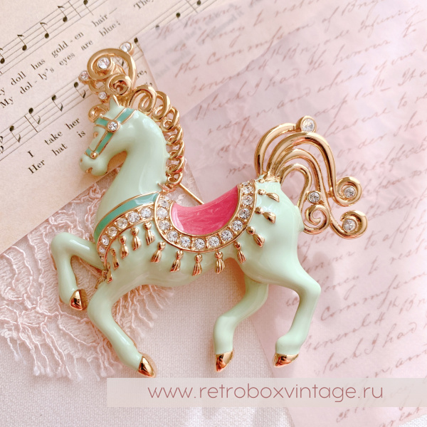 BOB MACKIE Брошь «Царская лошадь: мятная»