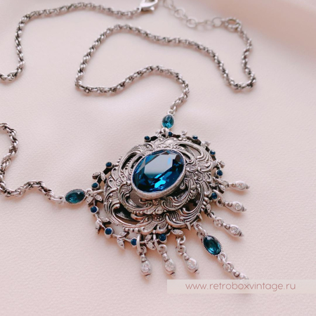 SWEET ROMANCE Ожерелье «Одетта: королевский синий в серебре»