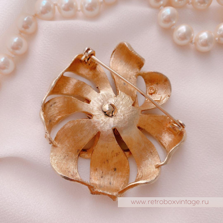 CORO Брошь «Золотая хризантема»