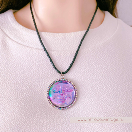 KIRKS FOLLY Кулон на кожаном шнуре "Лунная гладь: пурпурная водяная луна в серебре"