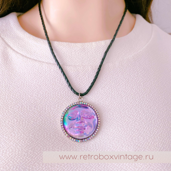 KIRKS FOLLY Кулон на кожаном шнуре "Лунная гладь: пурпурная водяная луна в серебре"