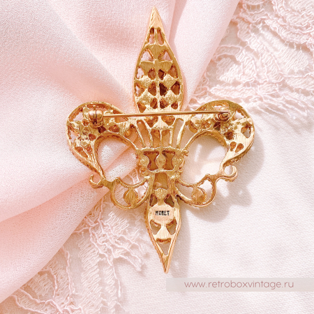 MONET Брошь «Королевский флер де лис» синими кабошонами (в коробке)