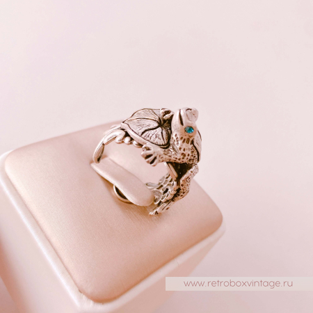 SWEET ROMANCE Кольцо "Лягушка на кувшинке: серебро"