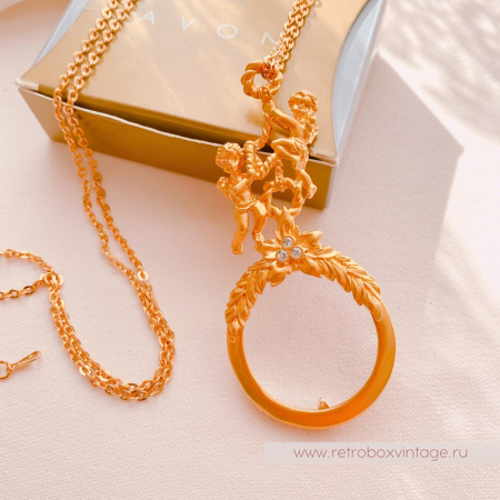 AVON Ожерелье-лорнет с лупой "Два ангелочка" 1997 г.