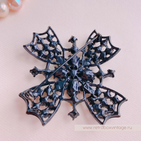 L.J.M. Брошь «Символ чести: мальтийский крест »