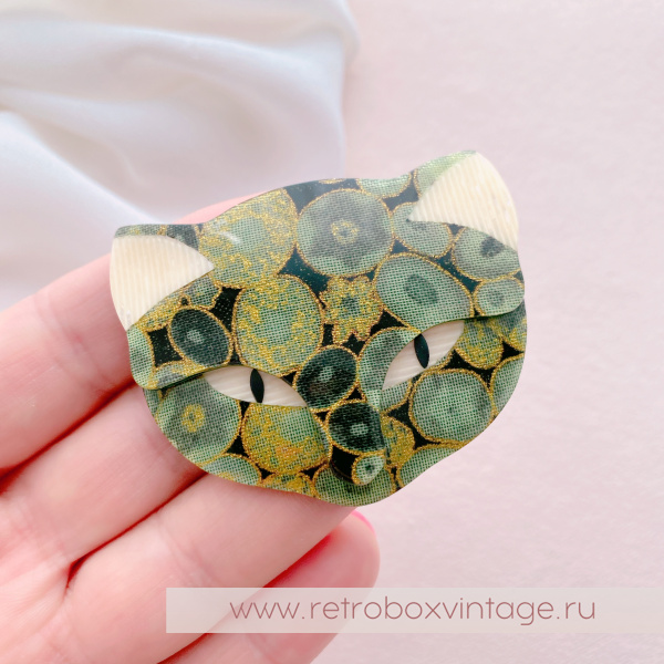 LEA STEIN Брошь «Кошечка: зеленый мох» светлые глазки