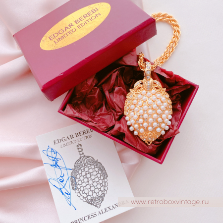 EDGAR BEREBI Кулон-локет на цепочке "Принцесса Александра" жемчужный